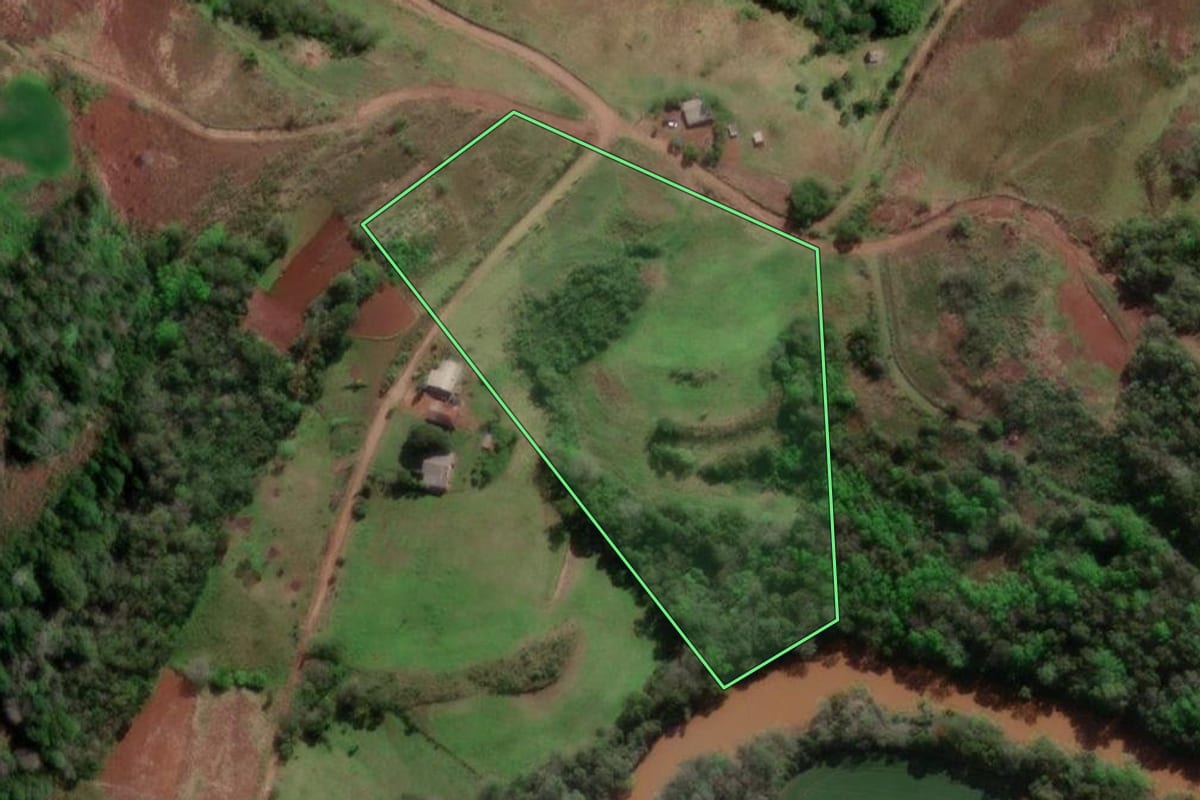 Imagem de satélite do imóvel rural em Redentora (RS), com o contorno declarado no CAR desenhado por cima.