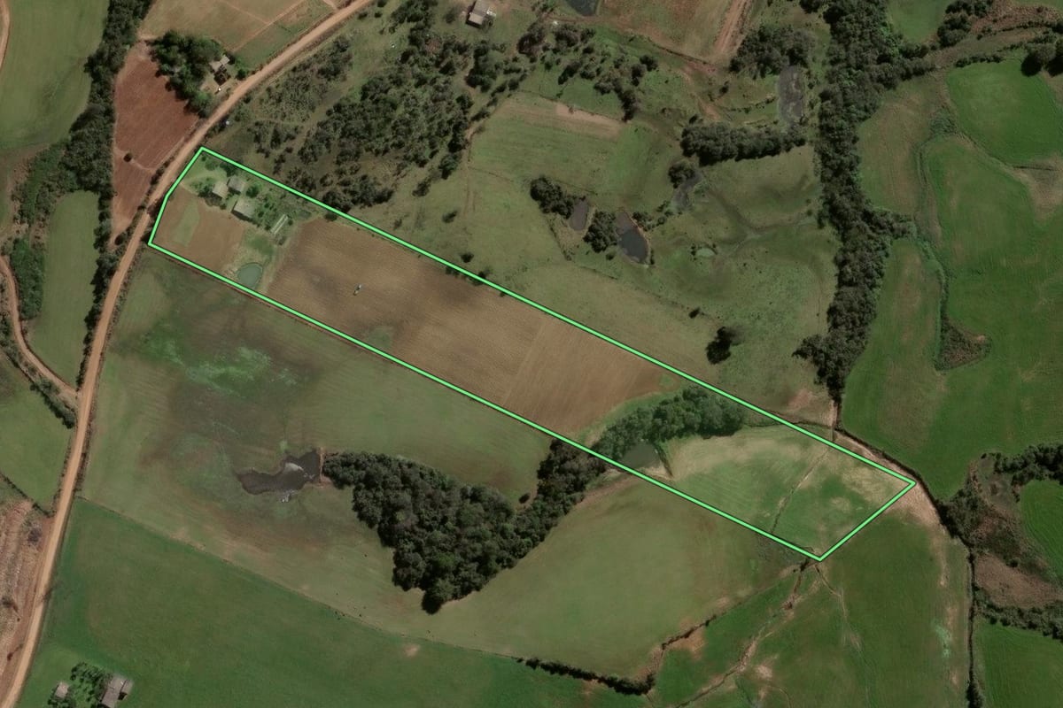 Imagem de satélite do imóvel rural em Restinga Sêca (RS), com o contorno declarado no CAR desenhado por cima.