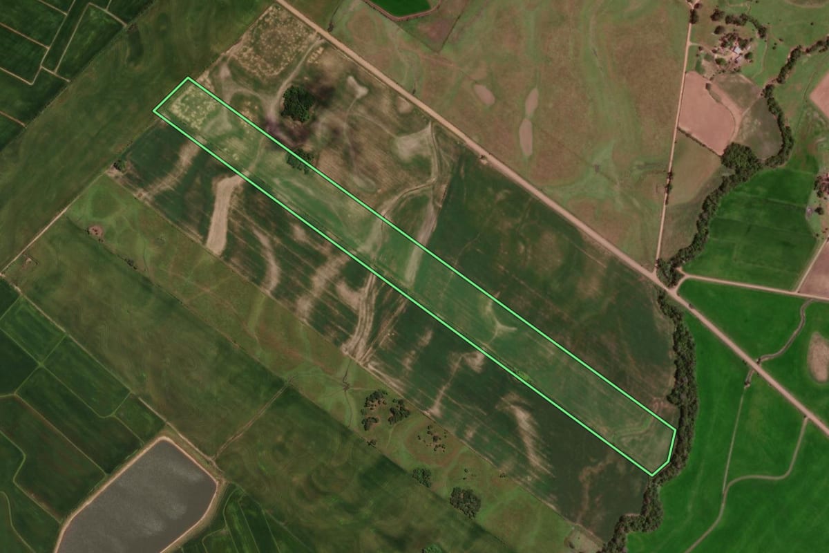 Imagem de satélite do imóvel rural em Restinga Sêca (RS), com o contorno declarado no CAR desenhado por cima.