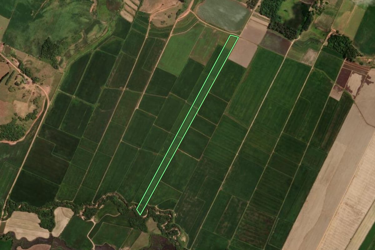 Imagem de satélite do imóvel rural em Restinga Sêca (RS), com o contorno declarado no CAR desenhado por cima.