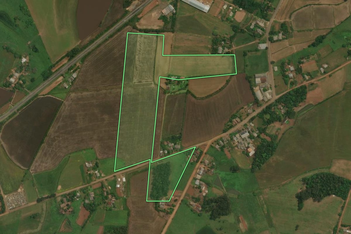 Imagem de satélite do imóvel rural em Restinga Sêca (RS), com o contorno declarado no CAR desenhado por cima.