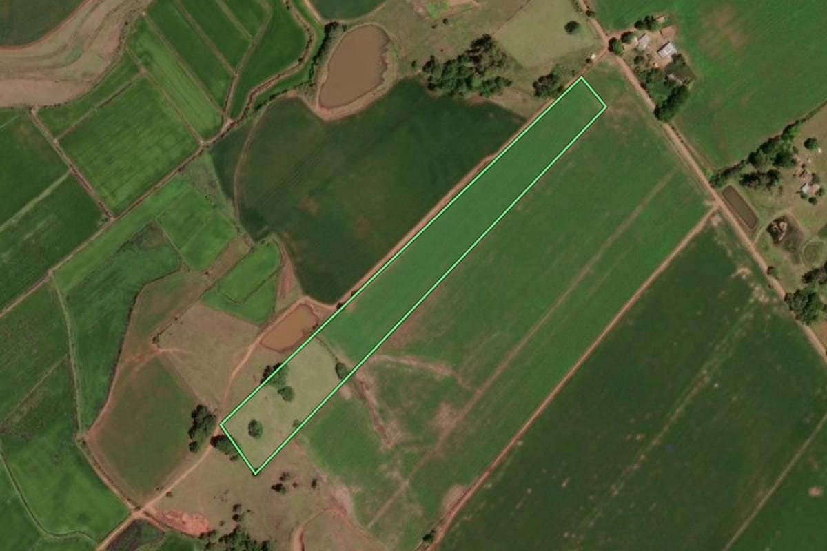Imagem de satélite do imóvel rural em Restinga Sêca (RS), com o contorno declarado no CAR desenhado por cima.