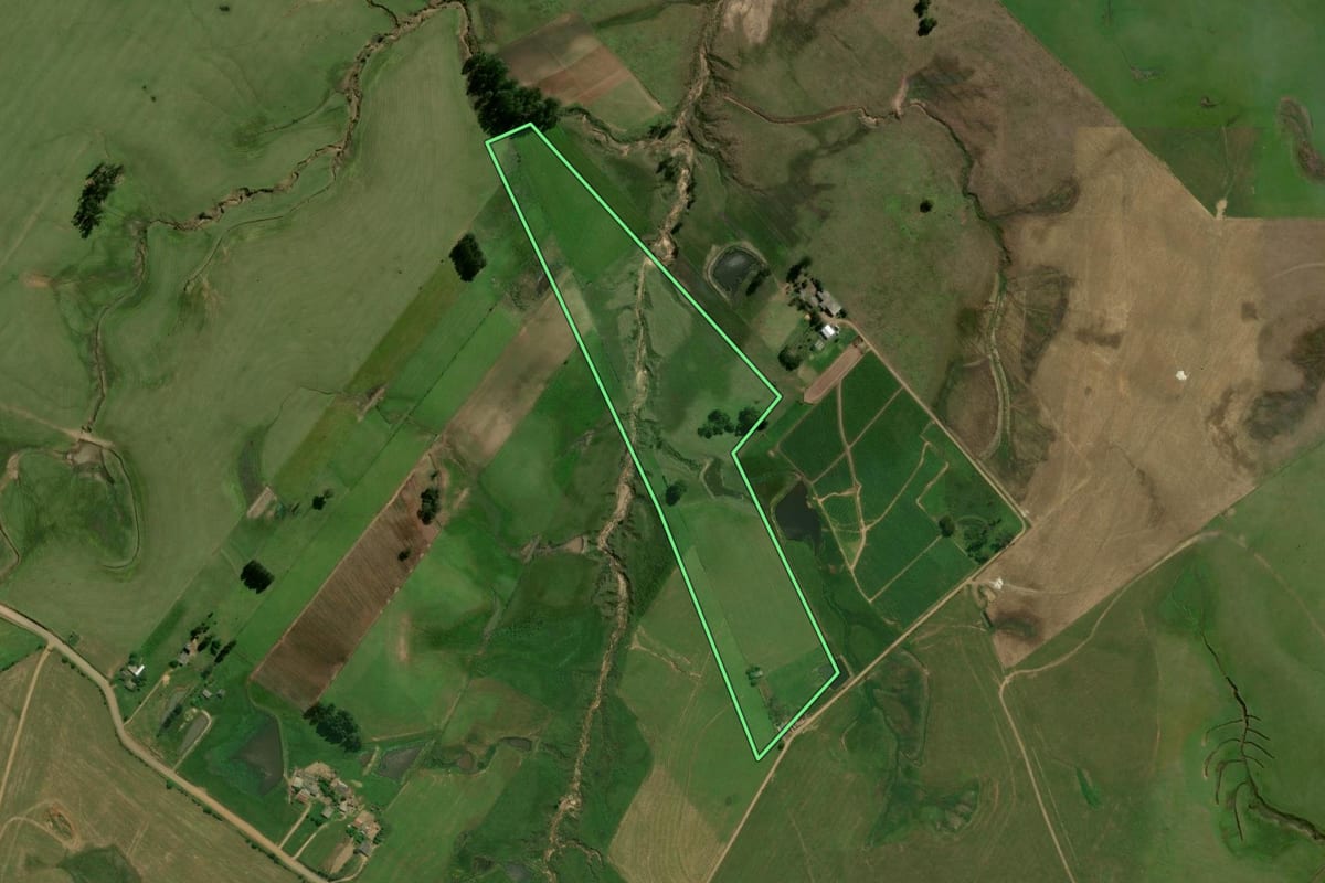 Imagem de satélite do imóvel rural em Restinga Sêca (RS), com o contorno declarado no CAR desenhado por cima.