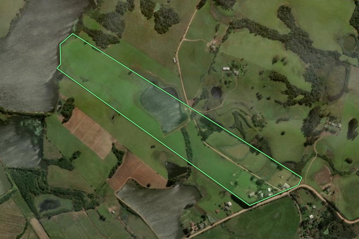Imagem de satélite do imóvel rural em Restinga Sêca (RS), com o contorno declarado no CAR desenhado por cima.