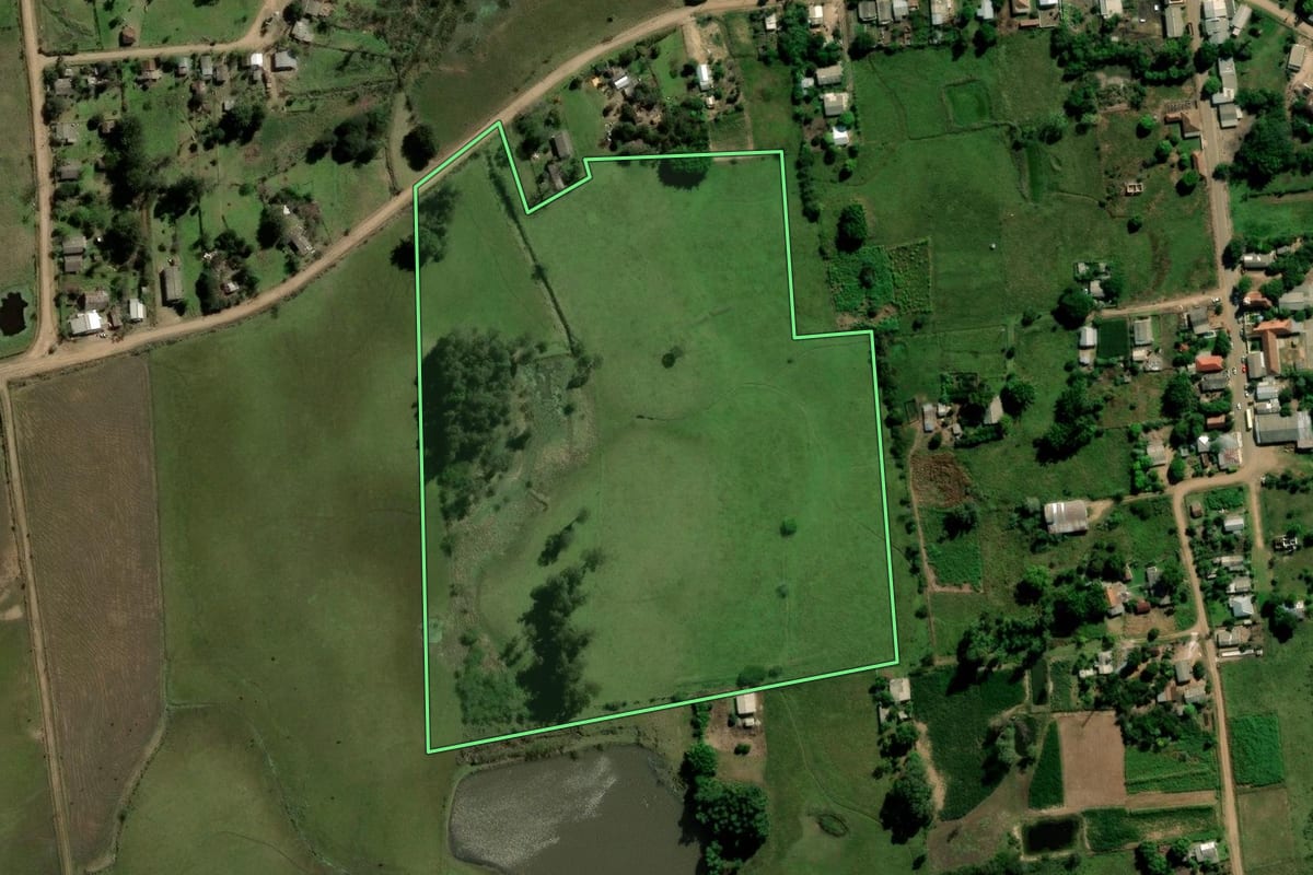 Imagem de satélite do imóvel rural em Restinga Sêca (RS), com o contorno declarado no CAR desenhado por cima.