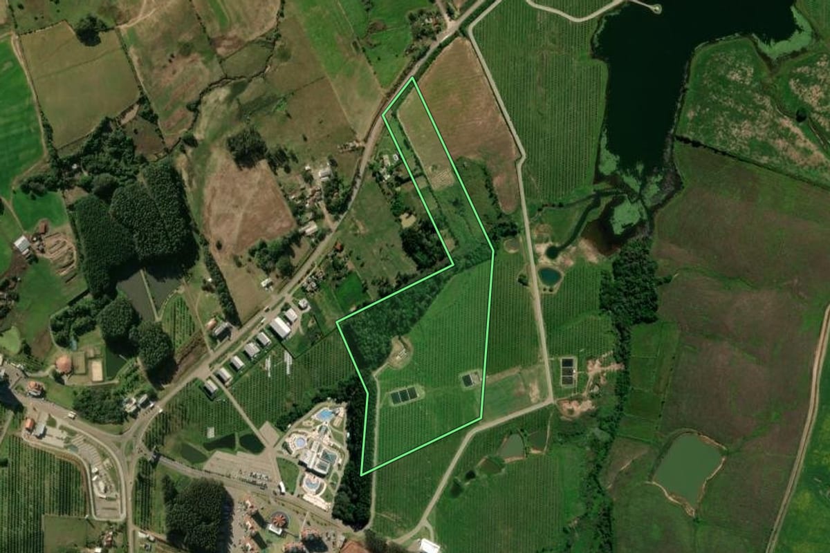 Imagem de satélite do imóvel rural em Restinga Sêca (RS), com o contorno declarado no CAR desenhado por cima.