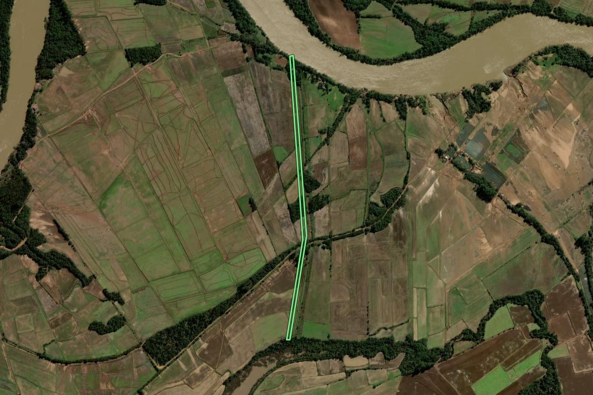 Imagem de satélite do imóvel rural em Restinga Sêca (RS), com o contorno declarado no CAR desenhado por cima.