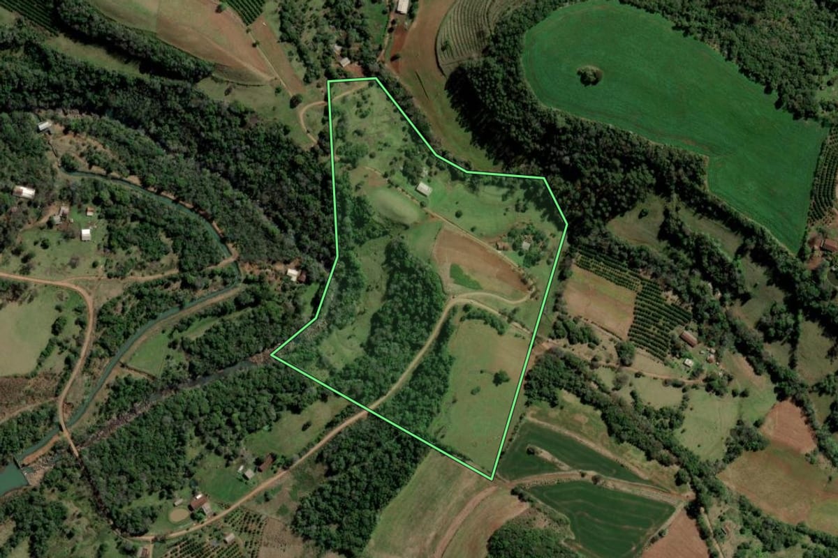 Imagem de satélite do imóvel rural em Rio dos Índios (RS), com o contorno declarado no CAR desenhado por cima.