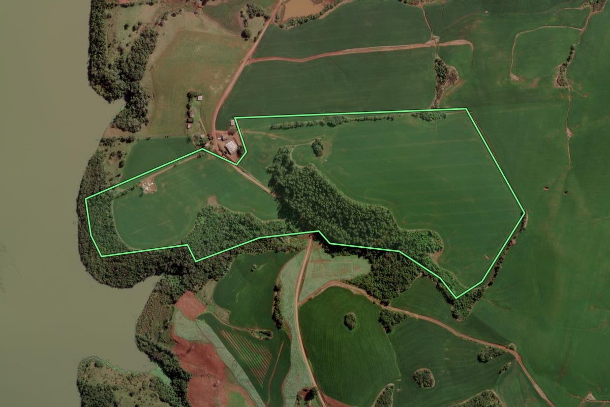 Imagem de satélite do imóvel rural em Rio dos Índios (RS), com o contorno declarado no CAR desenhado por cima.