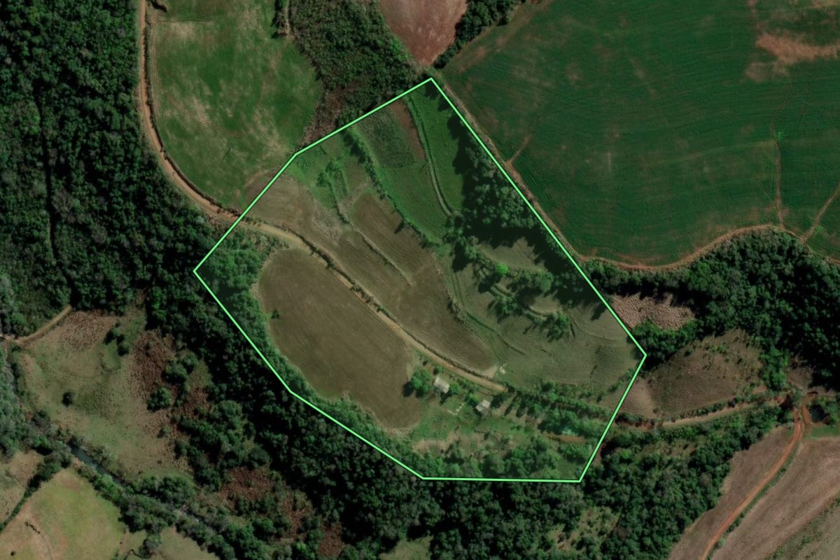 Imagem de satélite do imóvel rural em Rio dos Índios (RS), com o contorno declarado no CAR desenhado por cima.