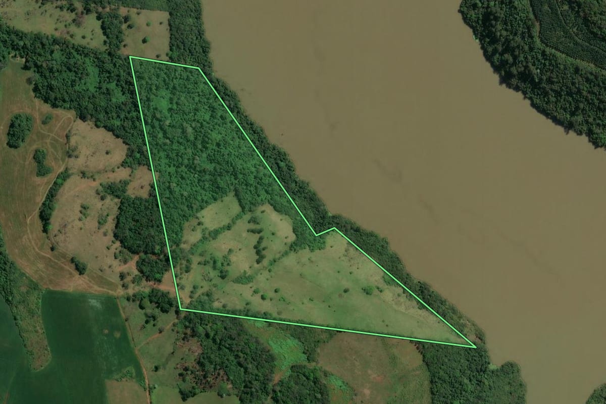Imagem de satélite do imóvel rural em Rio dos Índios (RS), com o contorno declarado no CAR desenhado por cima.