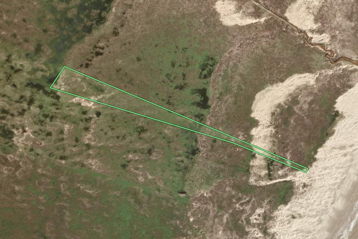 Imagem de satélite do imóvel rural em Rio Grande (RS), com o contorno declarado no CAR desenhado por cima.