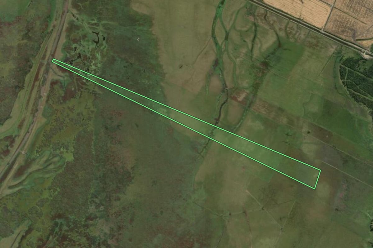 Imagem de satélite do imóvel rural em Rio Grande (RS), com o contorno declarado no CAR desenhado por cima.