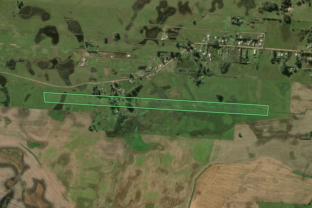 Imagem de satélite do imóvel rural em Rio Grande (RS), com o contorno declarado no CAR desenhado por cima.