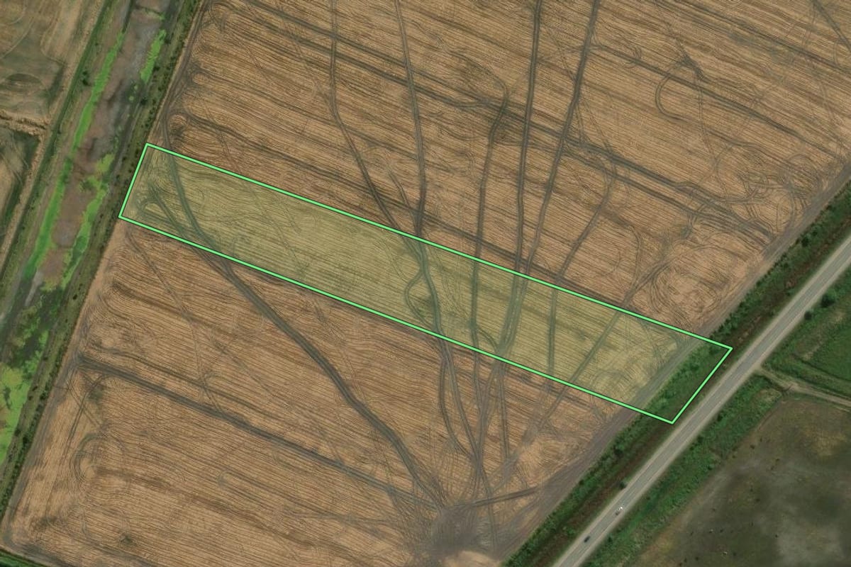 Imagem de satélite do imóvel rural em Rio Grande (RS), com o contorno declarado no CAR desenhado por cima.