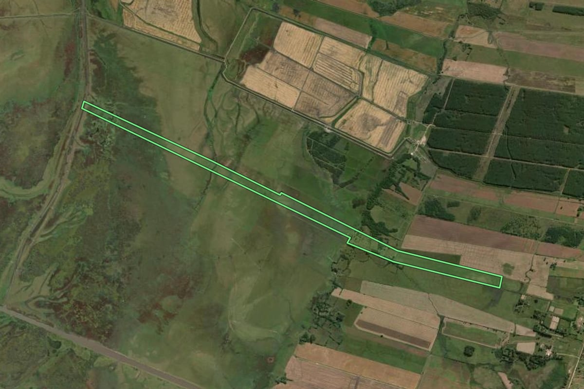 Imagem de satélite do imóvel rural em Rio Grande (RS), com o contorno declarado no CAR desenhado por cima.