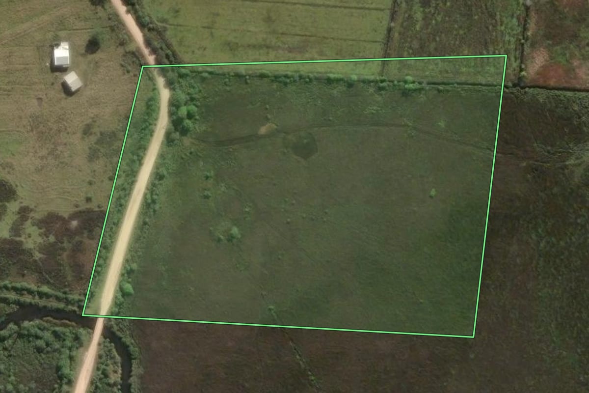 Imagem de satélite do imóvel rural em Rio Grande (RS), com o contorno declarado no CAR desenhado por cima.
