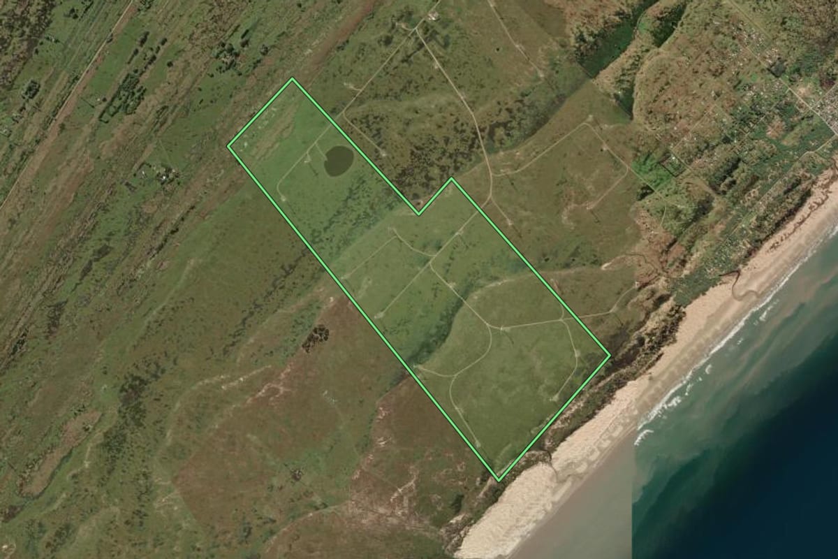 Imagem de satélite do imóvel rural em Rio Grande (RS), com o contorno declarado no CAR desenhado por cima.
