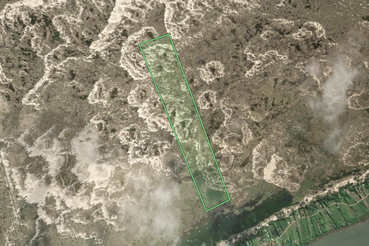 Imagem de satélite do imóvel rural em Rio Grande (RS), com o contorno declarado no CAR desenhado por cima.