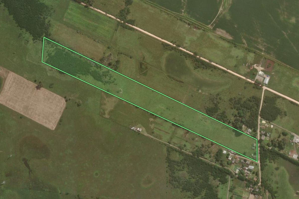 Imagem de satélite do imóvel rural em Rio Grande (RS), com o contorno declarado no CAR desenhado por cima.