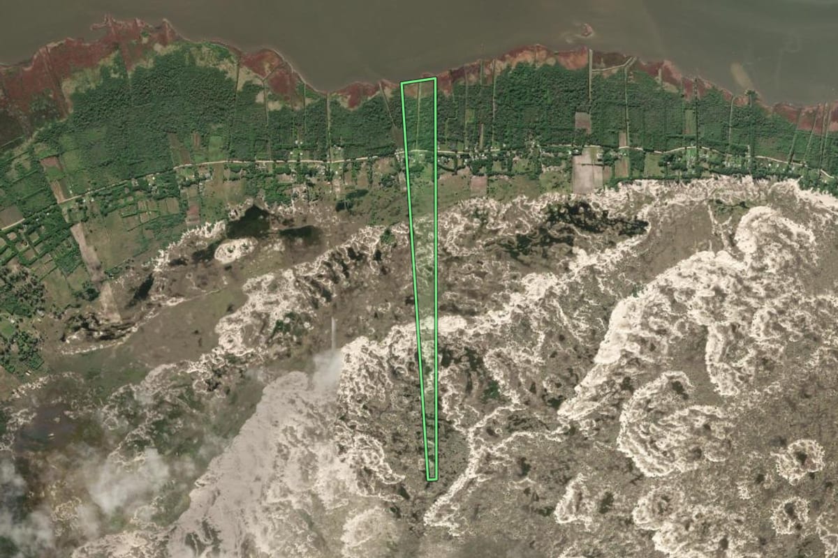 Imagem de satélite do imóvel rural em Rio Grande (RS), com o contorno declarado no CAR desenhado por cima.
