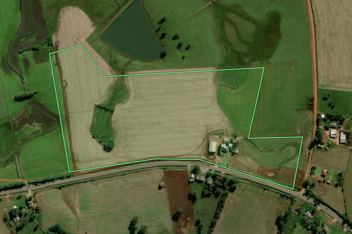 Imagem de satélite do imóvel rural em Rio Pardo (RS), com o contorno declarado no CAR desenhado por cima.