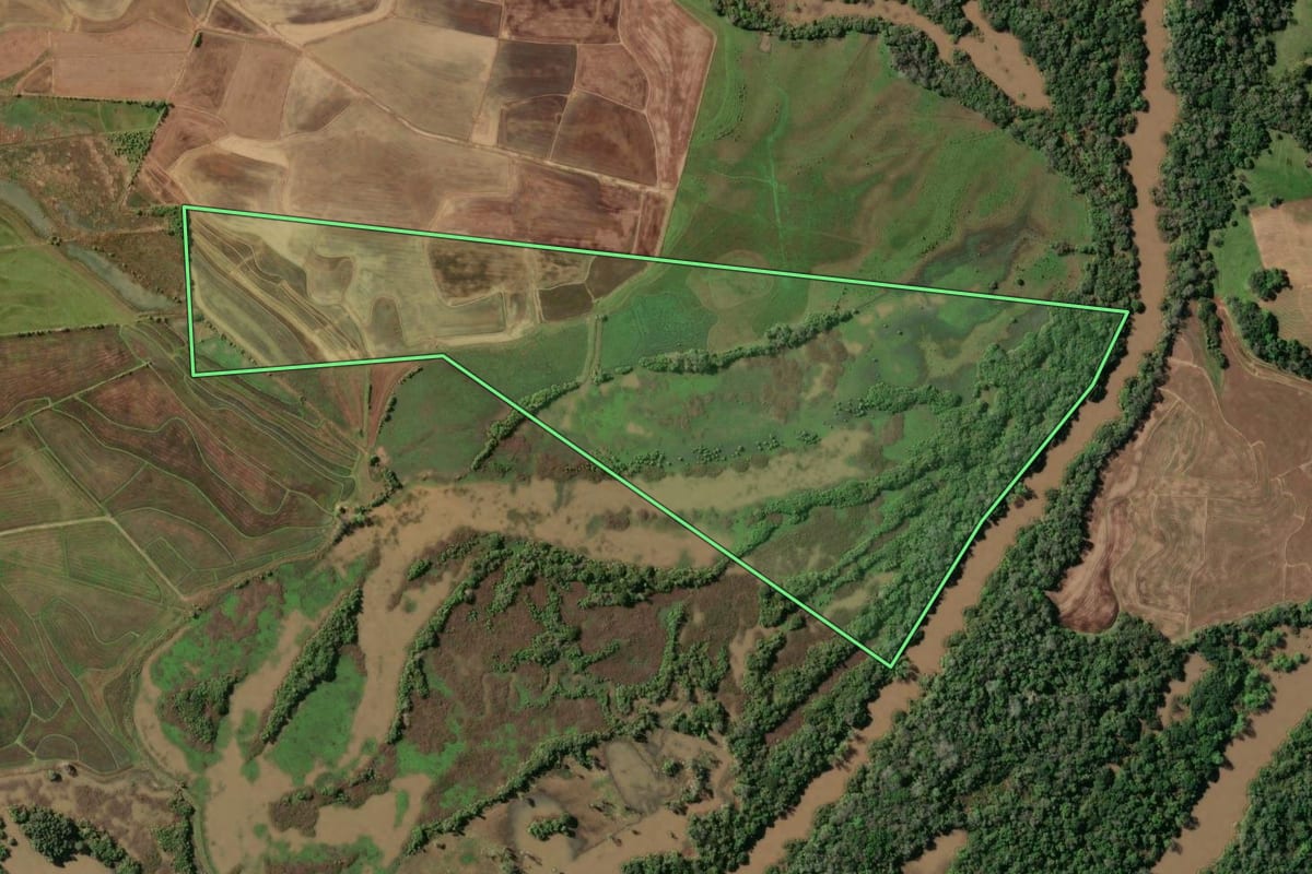 Imagem de satélite do imóvel rural em Rio Pardo (RS), com o contorno declarado no CAR desenhado por cima.