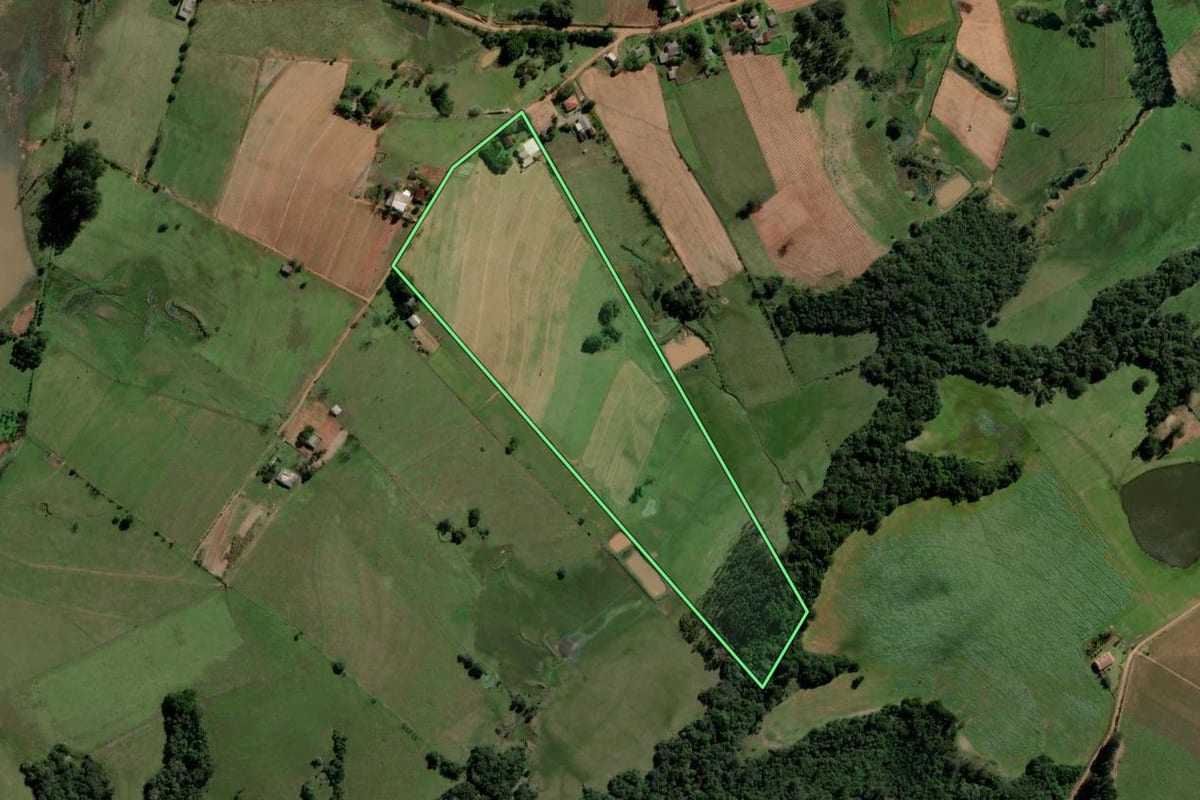 Imagem de satélite do imóvel rural em Rio Pardo (RS), com o contorno declarado no CAR desenhado por cima.