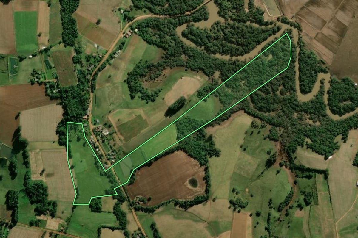 Imagem de satélite do imóvel rural em Rio Pardo (RS), com o contorno declarado no CAR desenhado por cima.