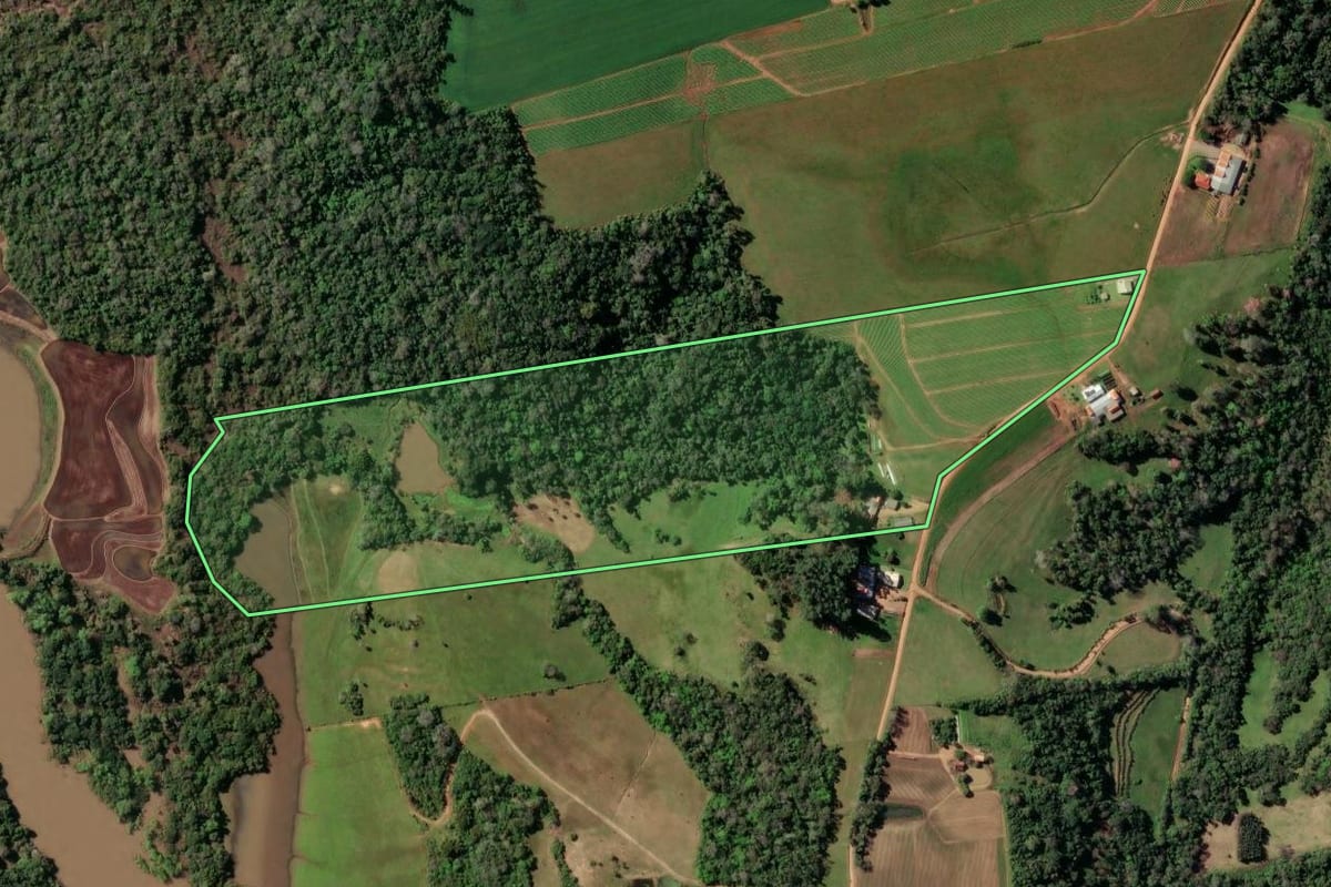 Imagem de satélite do imóvel rural em Rio Pardo (RS), com o contorno declarado no CAR desenhado por cima.