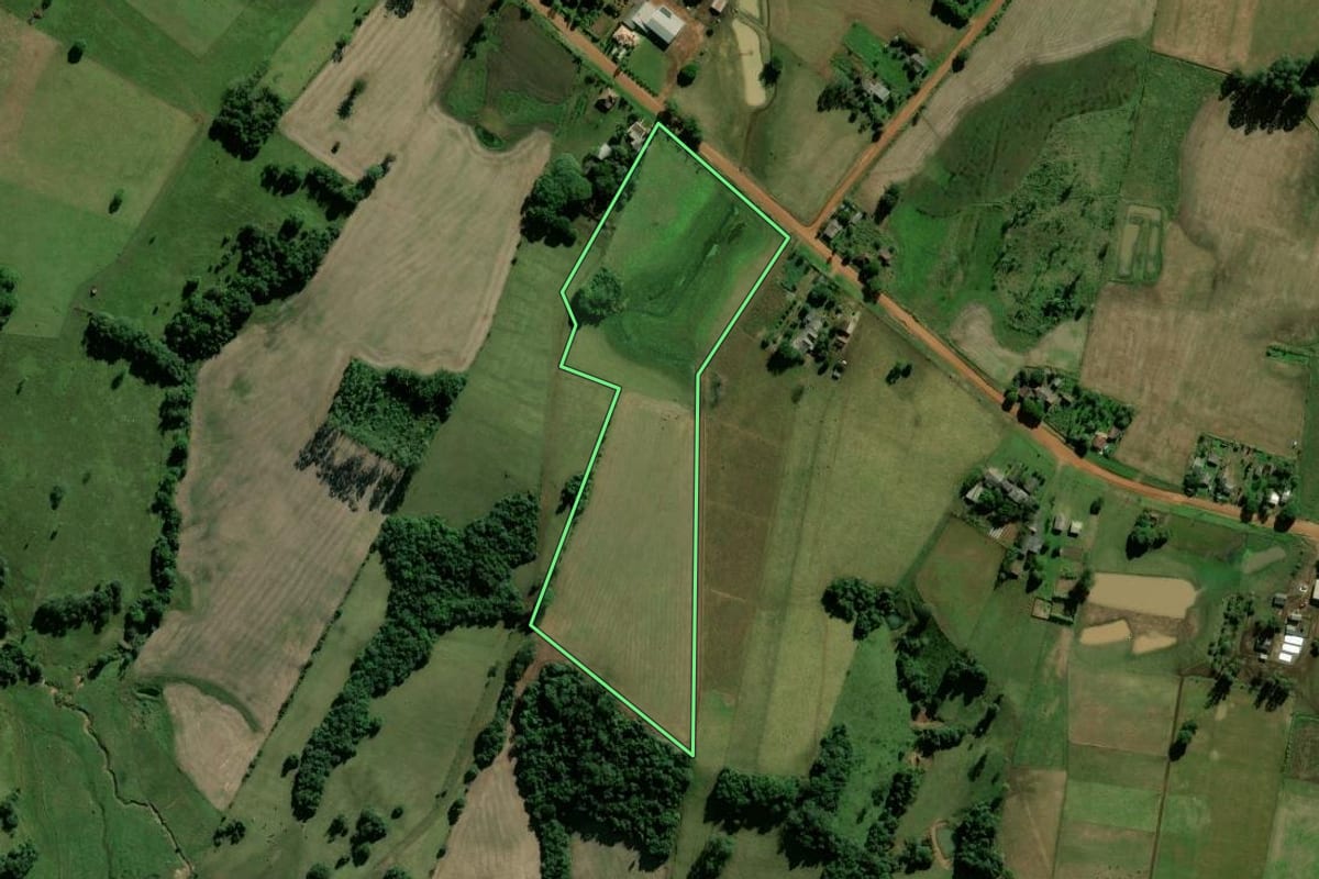 Imagem de satélite do imóvel rural em Rio Pardo (RS), com o contorno declarado no CAR desenhado por cima.