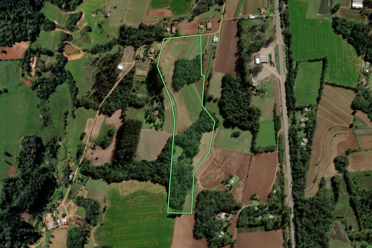 Imagem de satélite do imóvel rural em Rio Pardo (RS), com o contorno declarado no CAR desenhado por cima.