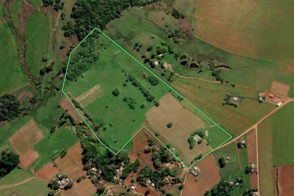 Imagem de satélite do imóvel rural em Rio Pardo (RS), com o contorno declarado no CAR desenhado por cima.
