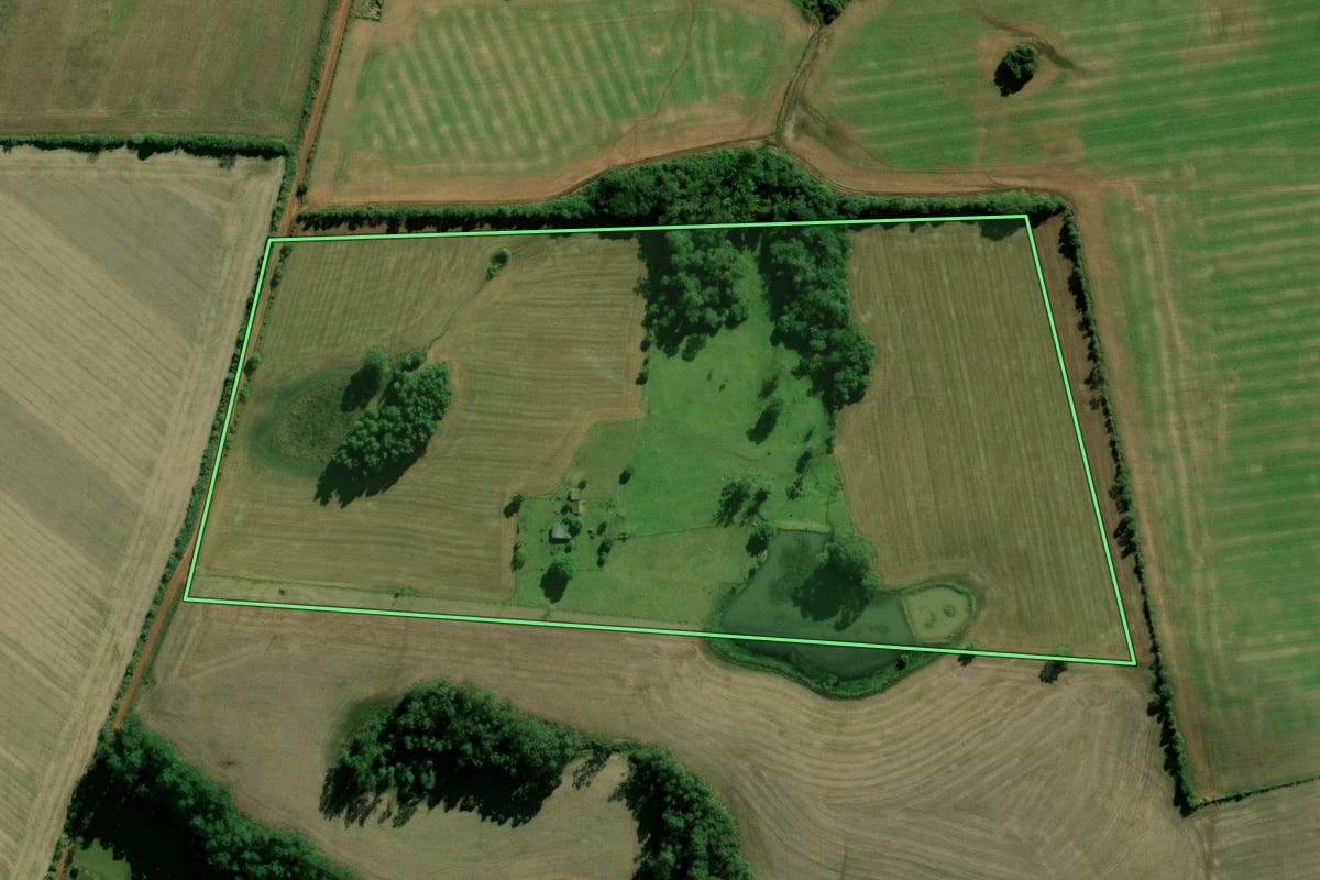 Imagem de satélite do imóvel rural em Rio Pardo (RS), com o contorno declarado no CAR desenhado por cima.