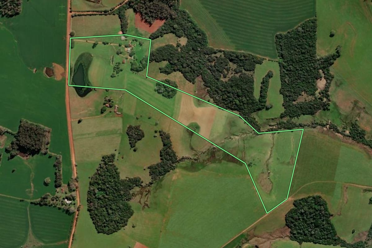 Imagem de satélite do imóvel rural em Rio Pardo (RS), com o contorno declarado no CAR desenhado por cima.