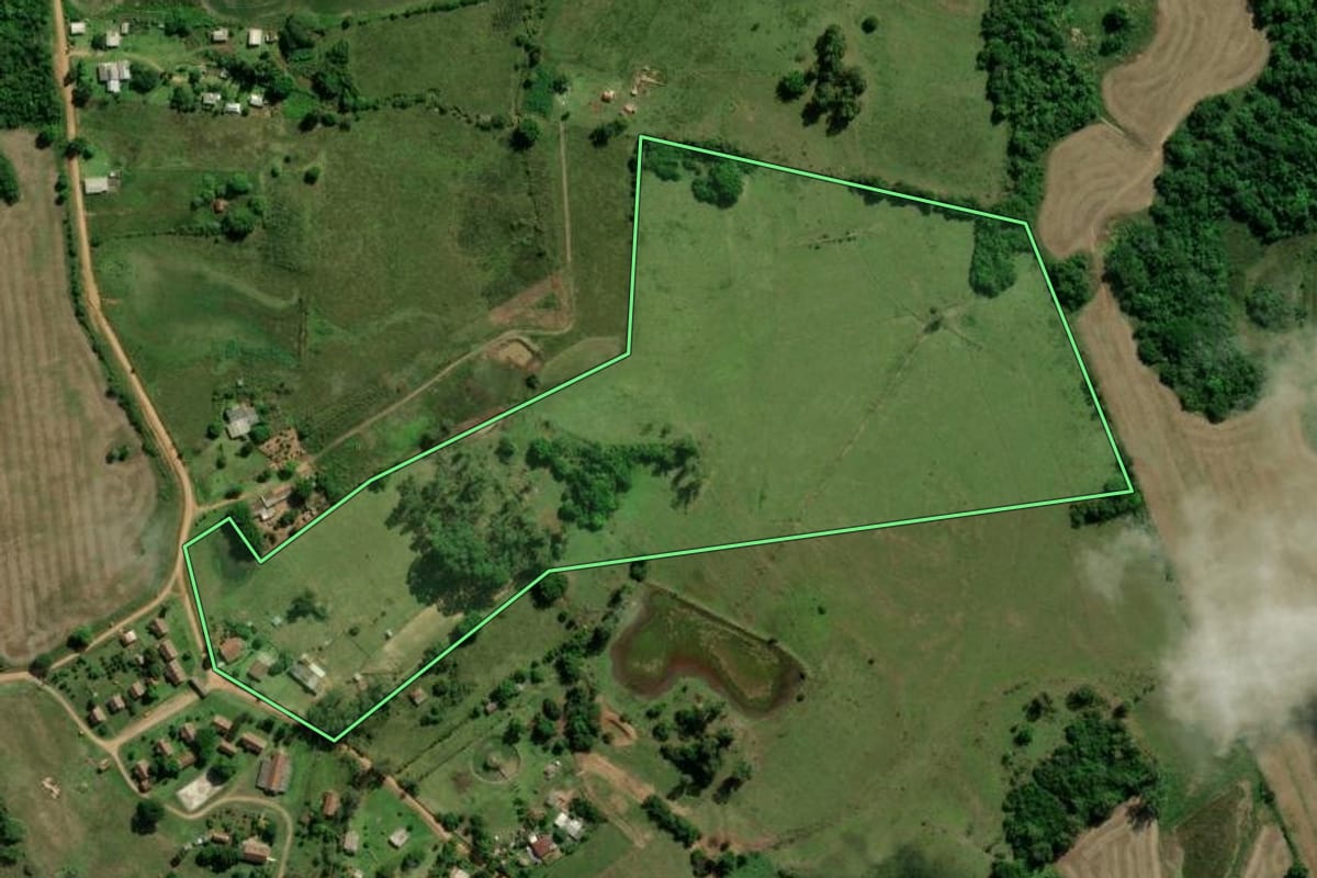 Imagem de satélite do imóvel rural em Rio Pardo (RS), com o contorno declarado no CAR desenhado por cima.