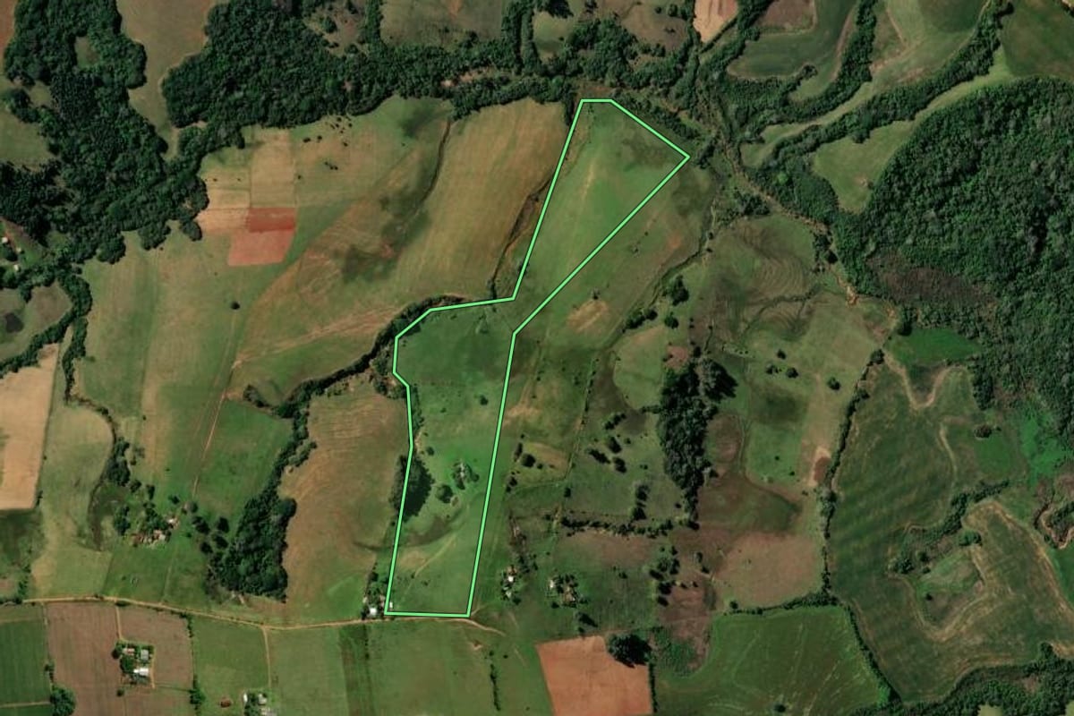 Imagem de satélite do imóvel rural em Rio Pardo (RS), com o contorno declarado no CAR desenhado por cima.