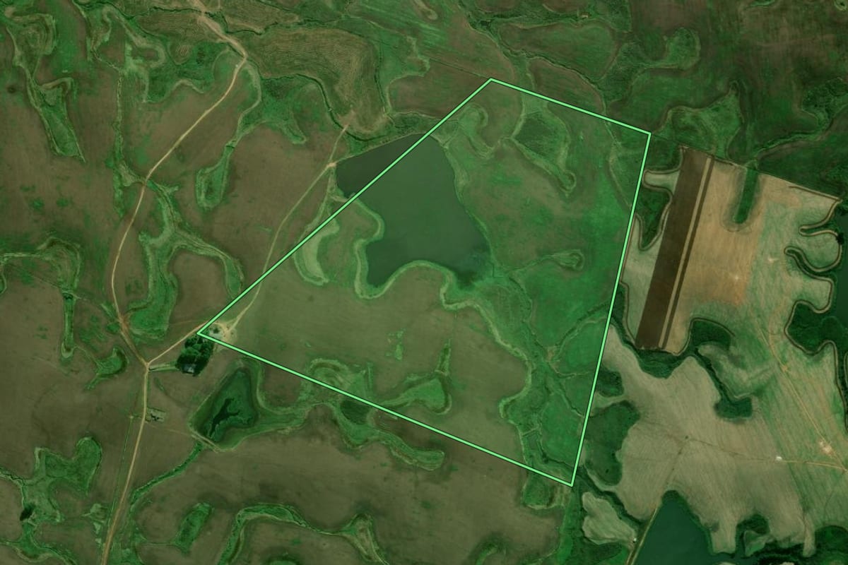 Imagem de satélite do imóvel rural em Rio Pardo (RS), com o contorno declarado no CAR desenhado por cima.