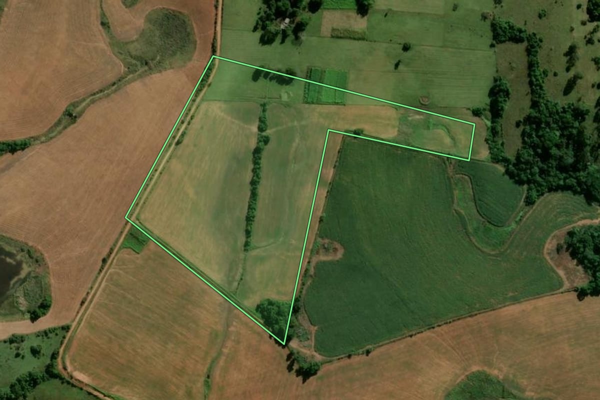Imagem de satélite do imóvel rural em Rio Pardo (RS), com o contorno declarado no CAR desenhado por cima.