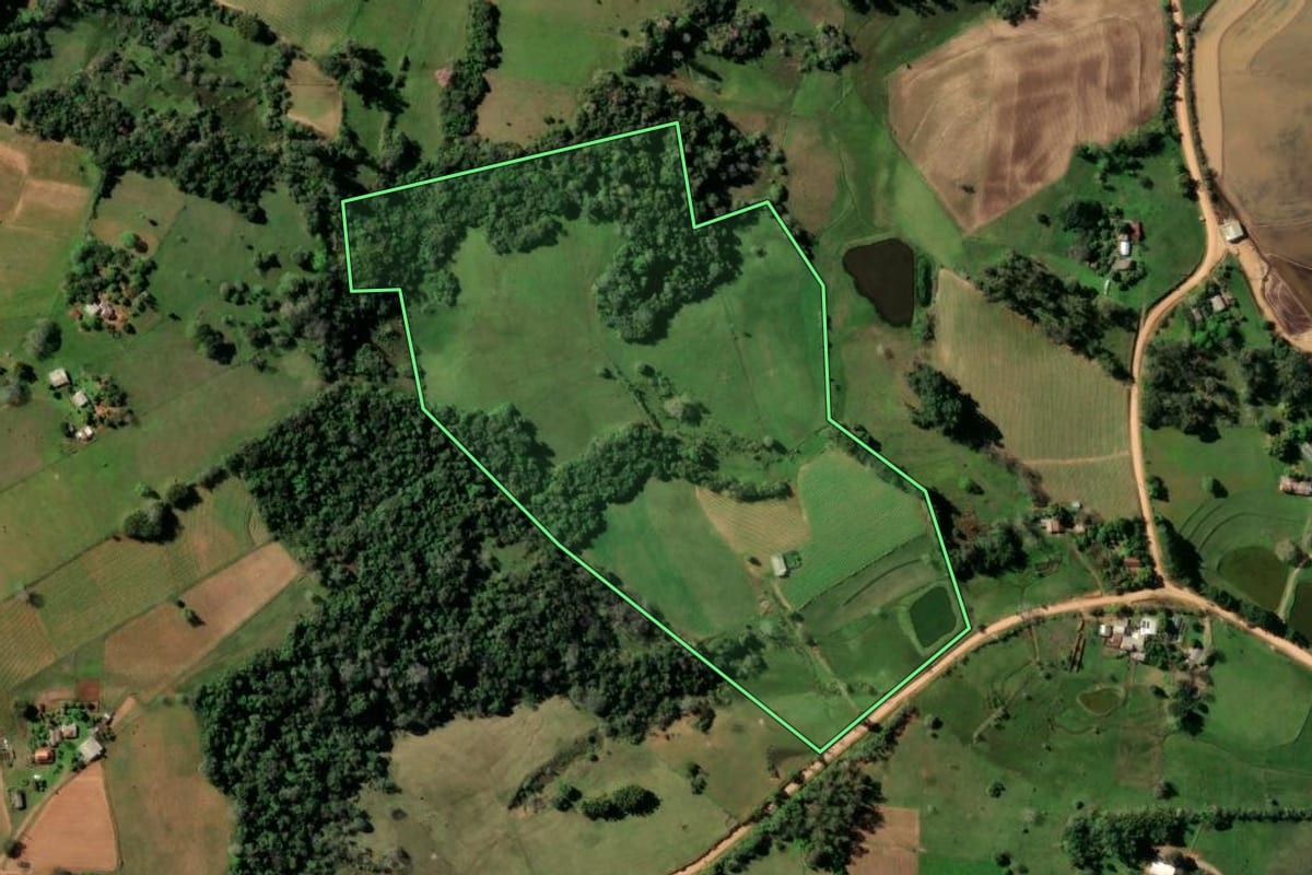 Imagem de satélite do imóvel rural em Rio Pardo (RS), com o contorno declarado no CAR desenhado por cima.