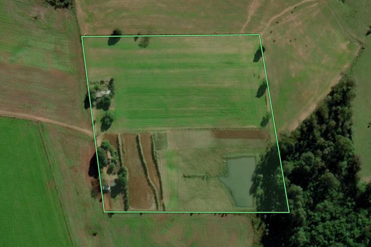 Imagem de satélite do imóvel rural em Rio Pardo (RS), com o contorno declarado no CAR desenhado por cima.