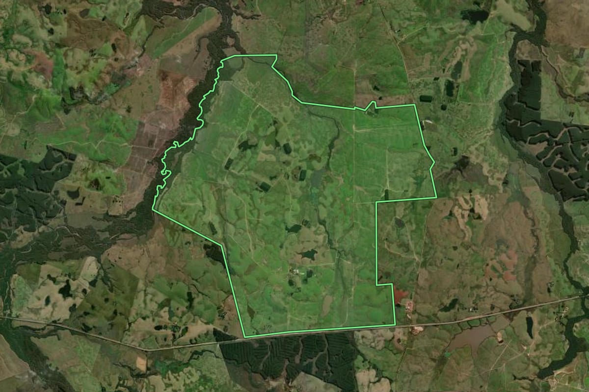 Imagem de satélite do imóvel rural em Rio Pardo (RS), com o contorno declarado no CAR desenhado por cima.