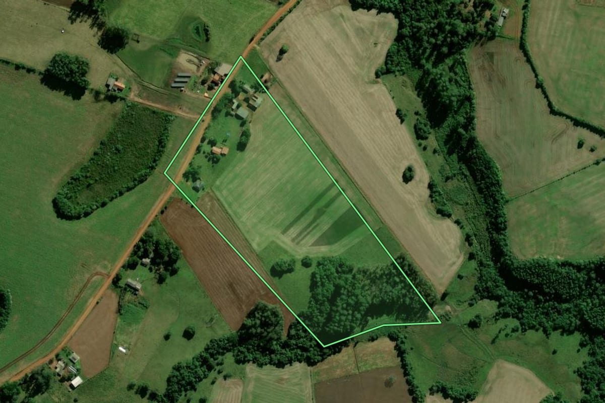 Imagem de satélite do imóvel rural em Rio Pardo (RS), com o contorno declarado no CAR desenhado por cima.