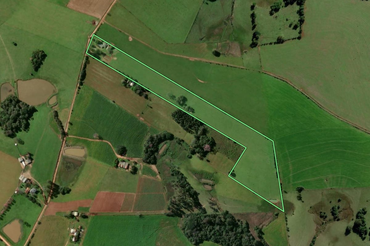 Imagem de satélite do imóvel rural em Rio Pardo (RS), com o contorno declarado no CAR desenhado por cima.