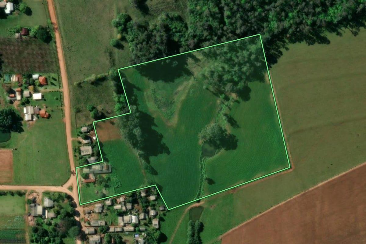 Imagem de satélite do imóvel rural em Rio Pardo (RS), com o contorno declarado no CAR desenhado por cima.