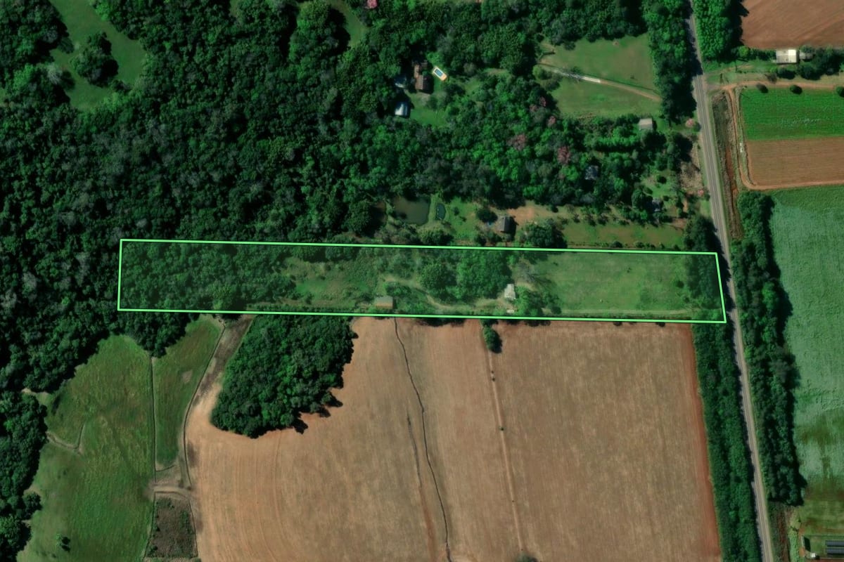 Imagem de satélite do imóvel rural em Rio Pardo (RS), com o contorno declarado no CAR desenhado por cima.