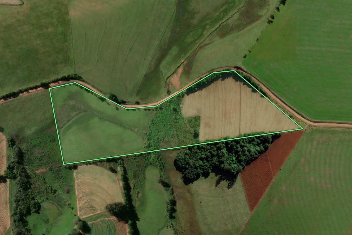 Imagem de satélite do imóvel rural em Rio Pardo (RS), com o contorno declarado no CAR desenhado por cima.