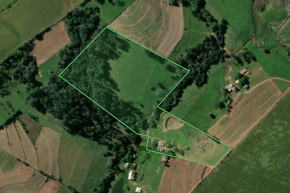 Imagem de satélite do imóvel rural em Rio Pardo (RS), com o contorno declarado no CAR desenhado por cima.