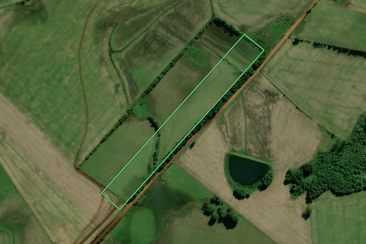 Imagem de satélite do imóvel rural em Rio Pardo (RS), com o contorno declarado no CAR desenhado por cima.