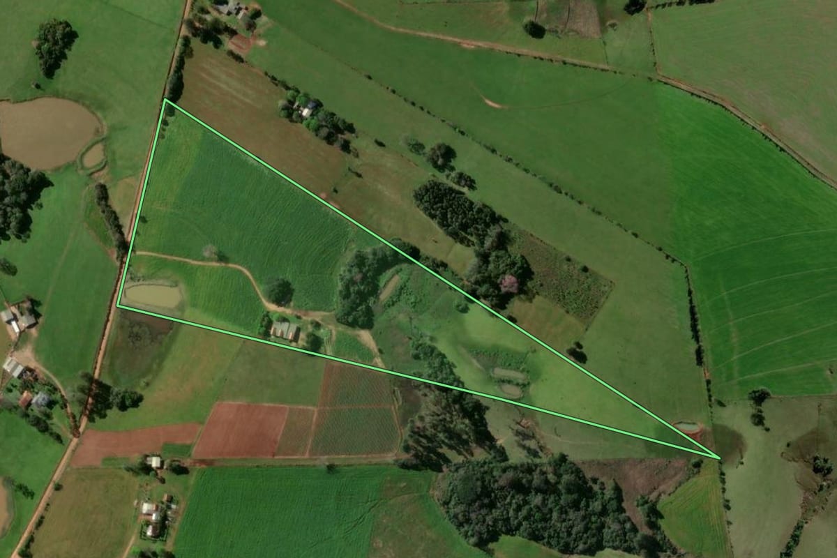 Imagem de satélite do imóvel rural em Rio Pardo (RS), com o contorno declarado no CAR desenhado por cima.